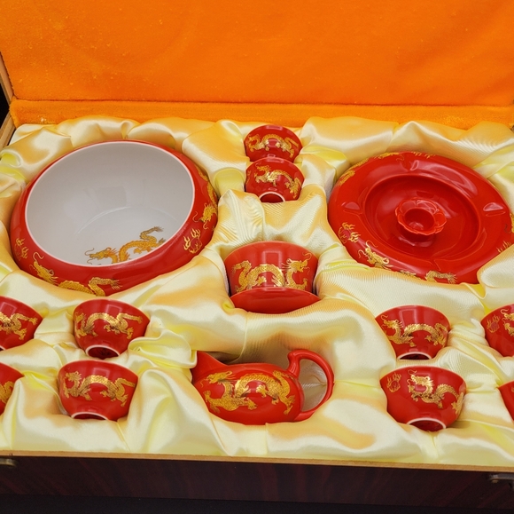 Tea Set - Picture 3 of 5